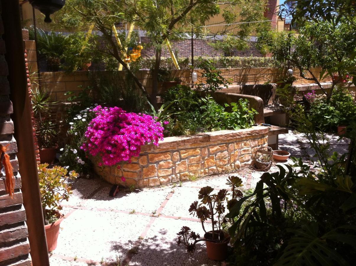 Marinette Bed & Breakfast บาร์เชลโลนา-ปอซโซ ดี กอตโต ภายนอก รูปภาพ
